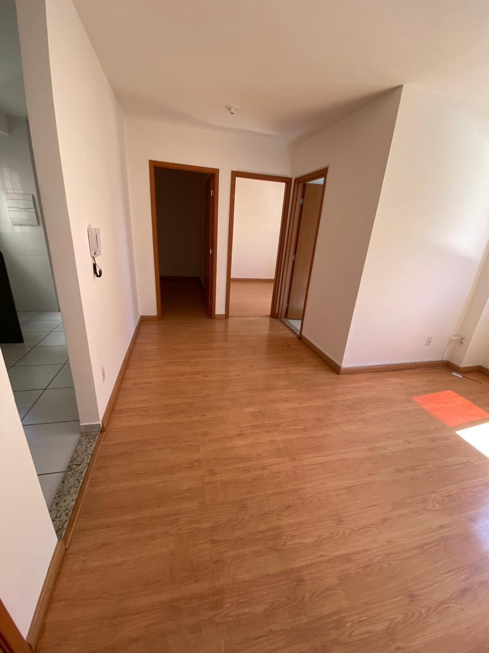 Sala de apartamento com piso laminado