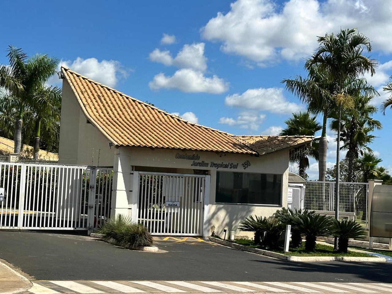 Entrada e portaria do condomínio